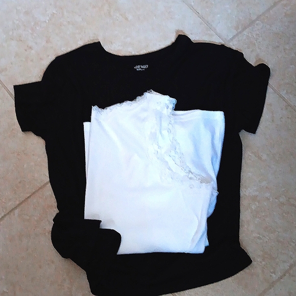 Bundle of 1 black and 1 white  Tees. GOOD Condition - Picture 2 of 9